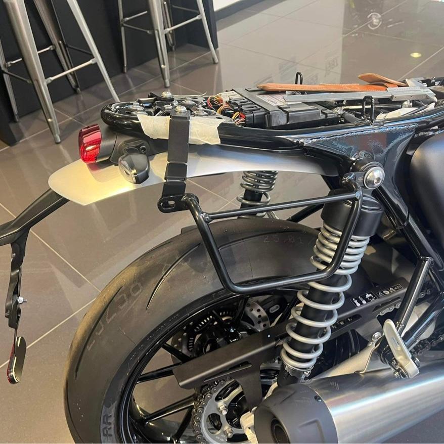 Triumph Thruxton Speedtwin1200用ブラケット La Poderosa Goods トライアンフ スラクストン スピードツイン クリックフィックス 国内在庫あり 即納 |  | 06