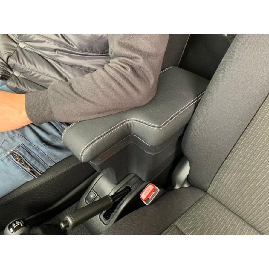 ジムニー JB64、JB74アームレストコンソールボックス レッドステッチタイプ ジムニー JB64/JB74アームレストコンソールボックス レッドステッチ
