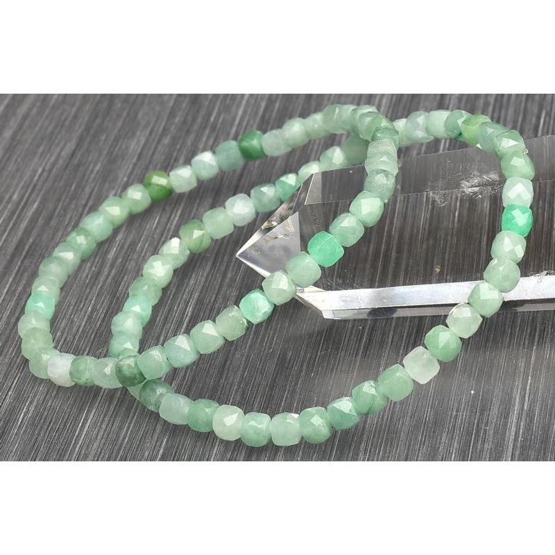 キラキラカット◇ 翡翠 3.5-4.5mm キューブカット ブレスレット 1個