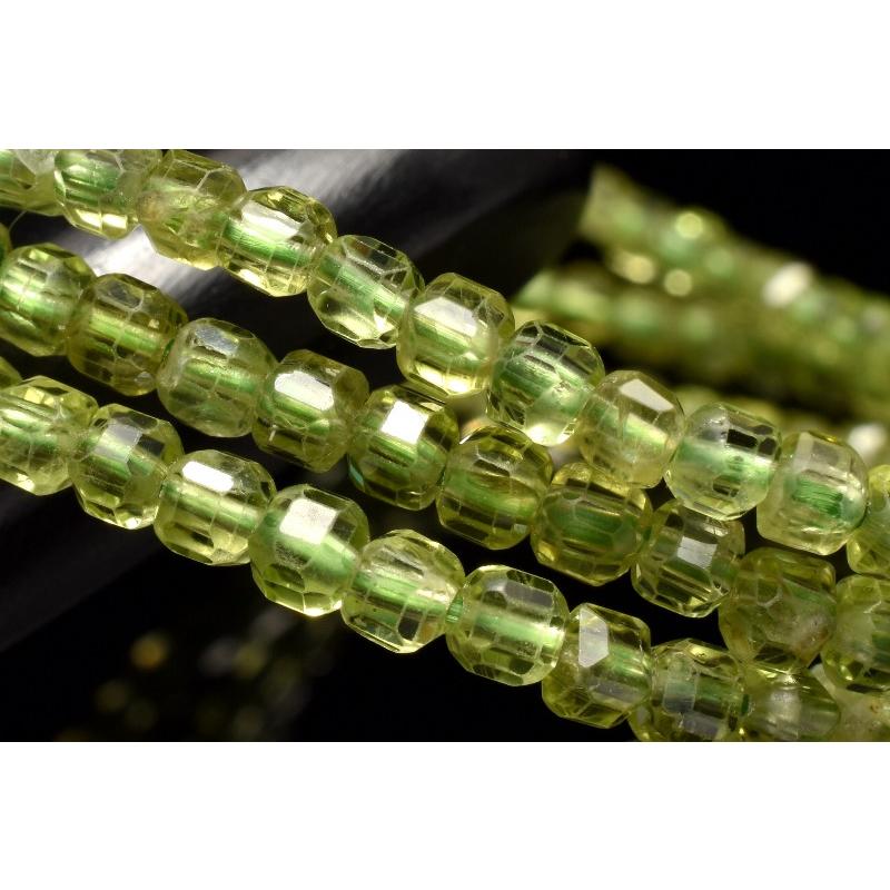 キラキラ◇ミャンマー産 ペリドット 2.5x3mm キューブカット 