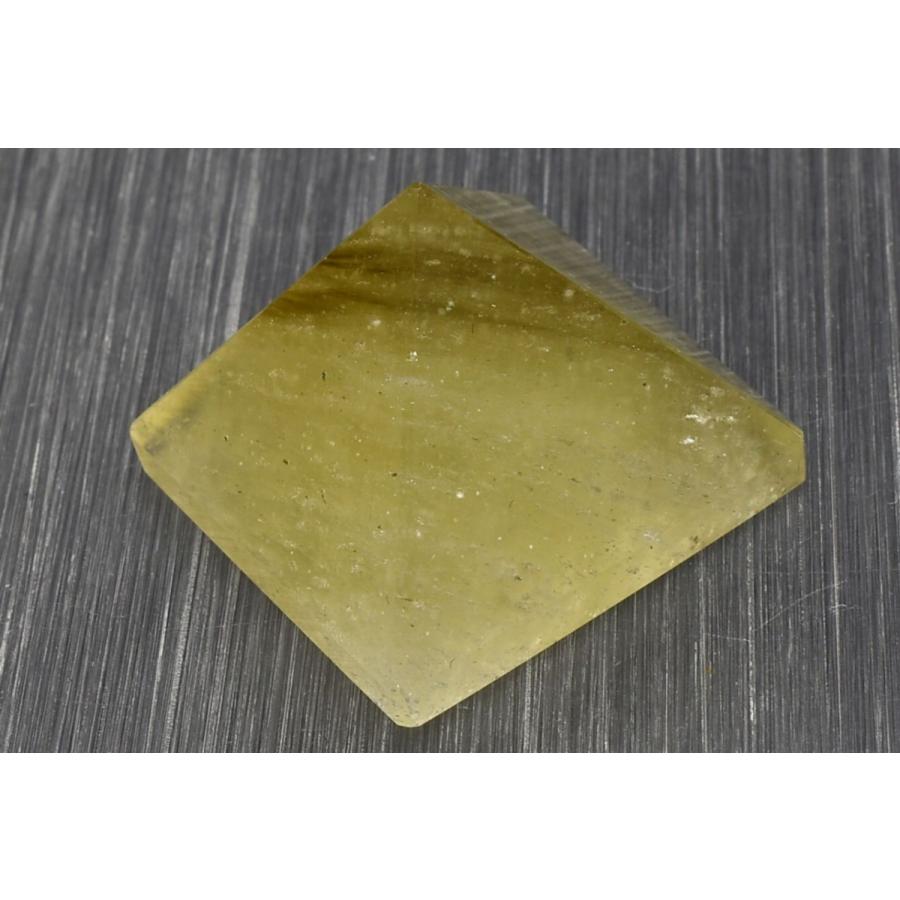 1点物】宇宙の神秘 リビアングラス 27x27x22mm ピラミッド 置物