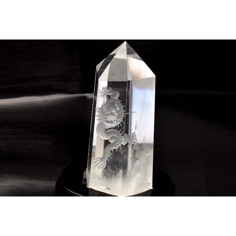 1点物】水晶クリスタルクォーツ 76x36x30mm 青龍内彫りポイント(木製