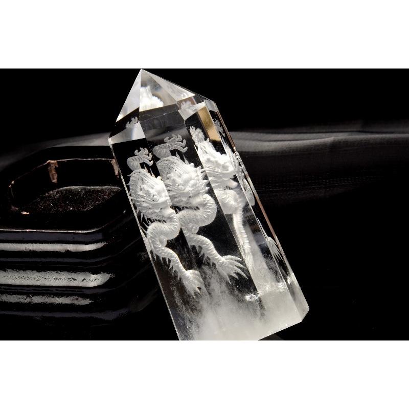 1点物】水晶クリスタルクォーツ 76x36x30mm 青龍内彫りポイント(木製