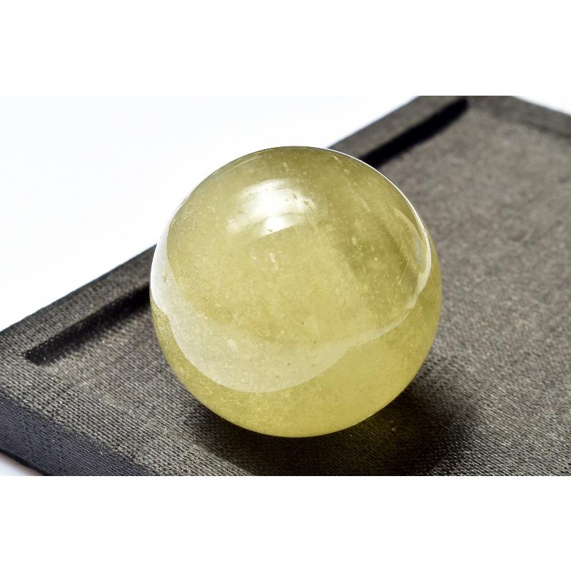 1点物】希少◇宇宙からの贈り物 リビアングラス 28.5mm 丸玉(台座付き