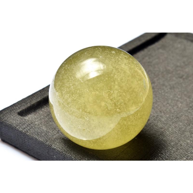 1点物】希少◇宇宙からの贈り物 リビアングラス 30.5mm 丸玉(台座付き