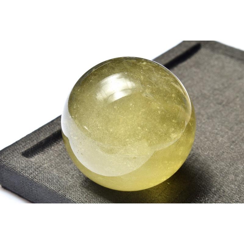 1点物】希少◇宇宙からの贈り物 リビアングラス 32.5mm 丸玉(台座付き