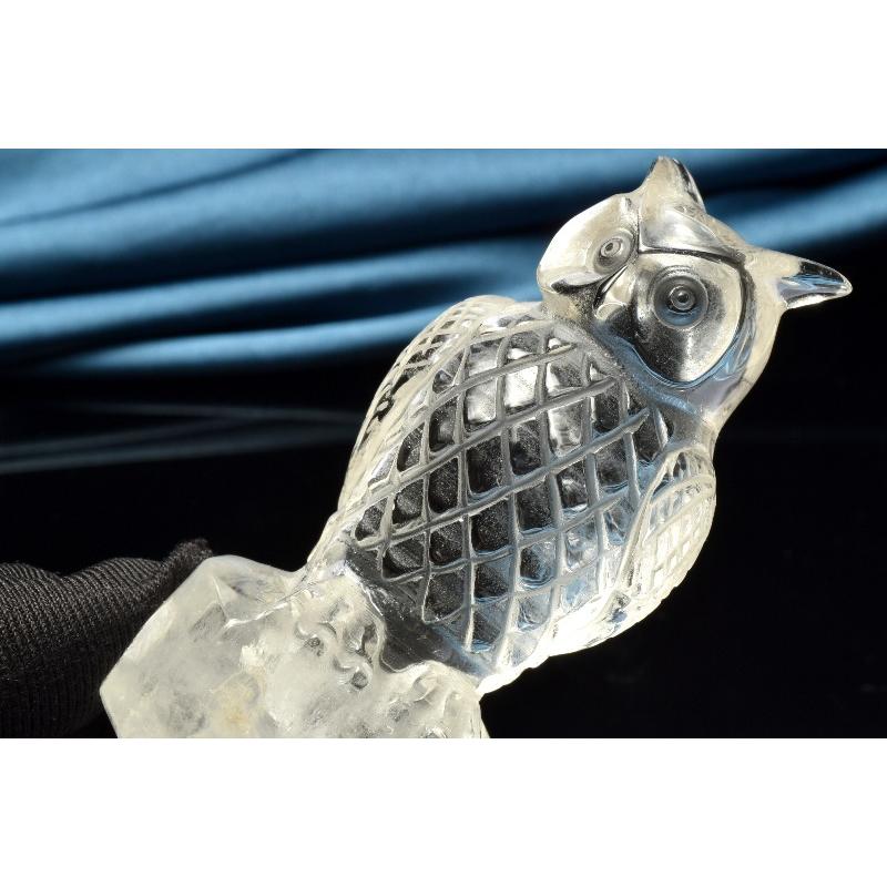 1点物】職人技が映える 本水晶クリスタル 68x32x26mm フクロウ彫刻