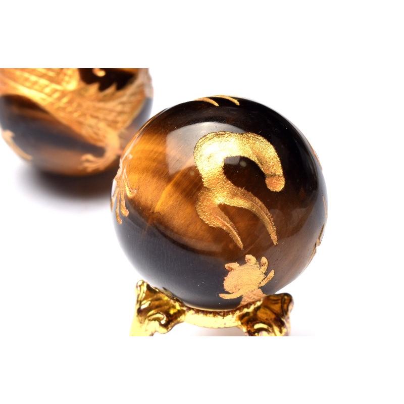 黄金の獅子✨美麗✨ラブラドライト丸玉 金色スタンド付き 五爪皇帝龍 イエロータイガーアイ 30mm 金彫青龍 丸玉(台座付き