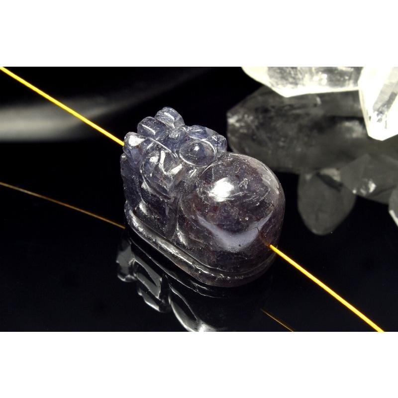 1点物】アイオライトサンストーン 19x12mm 貔貅(通し穴) ビーズ