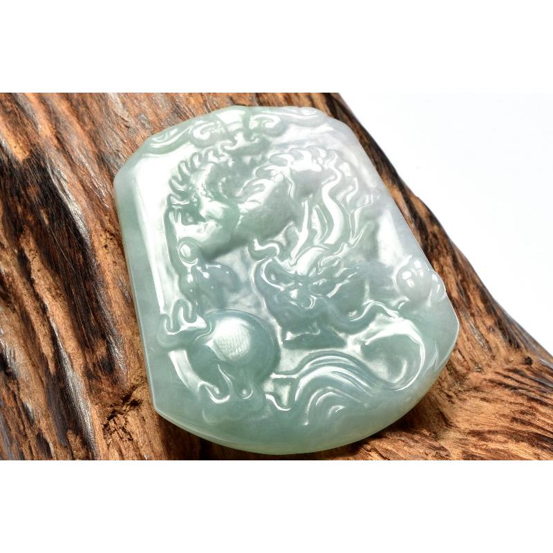 1点物】ミャンマー産◇繊細彫刻 翡翠(ジェダイト) 50x41mm 青龍彫刻 