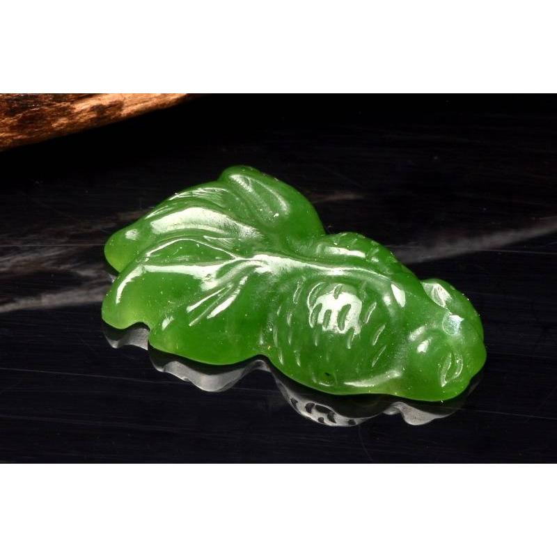 ネフライト(軟玉) 25x17mm 金魚彫刻(トップ穴) ルース 1個売り