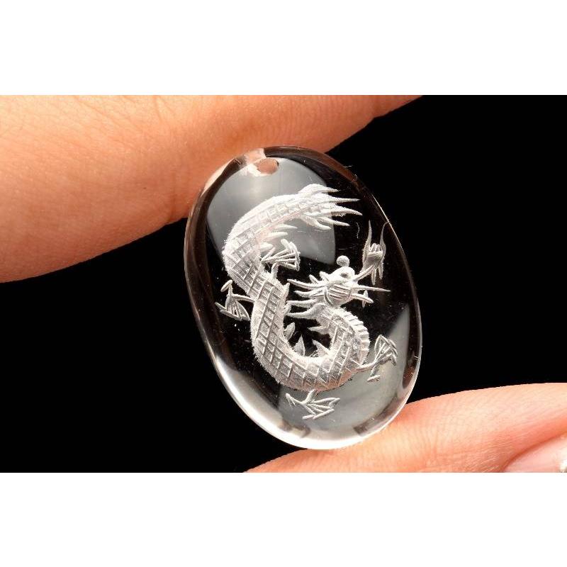 水晶クリスタルクォーツ 26-27x18-19mm オーバル 内彫り青龍 (トップ穴