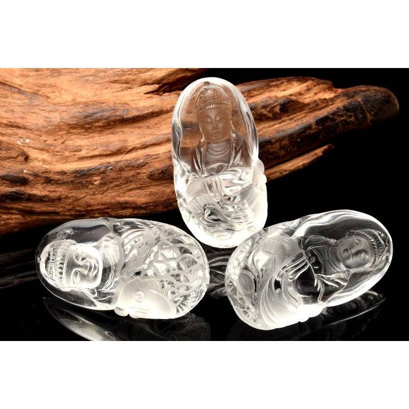 水晶クリスタルクォーツ 40x20-21mm 観音様彫刻(トップ穴) ルース 1個