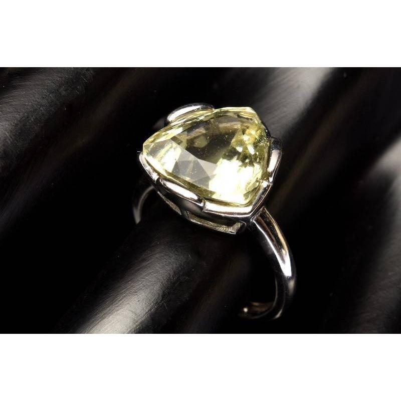 Silver925◇宝石質 リビアングラス 12x12mm トライアングルカット 指輪