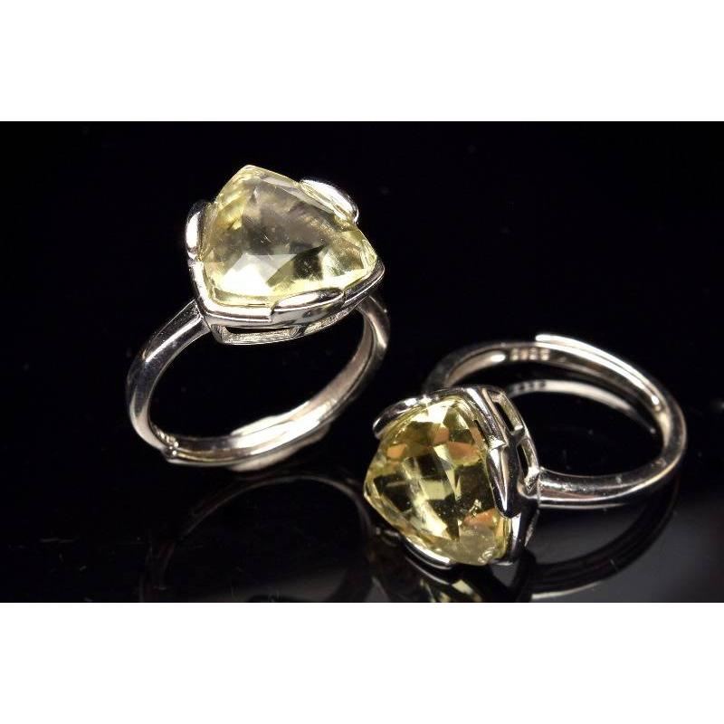 Silver925◇宝石質 リビアングラス 12x12mm トライアングルカット 指輪