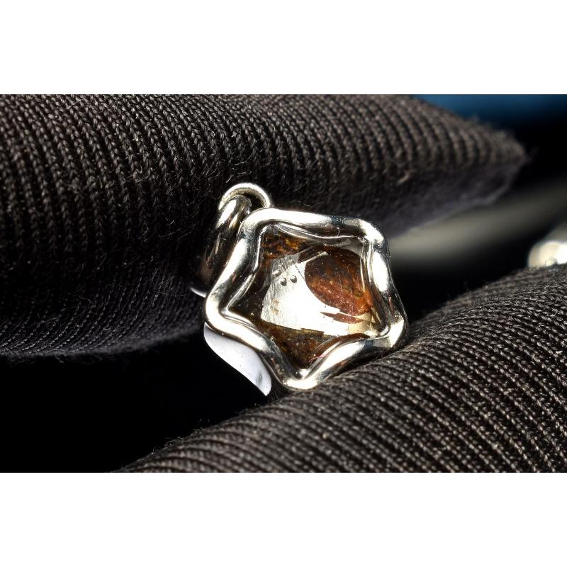 希少◇ロシア産 パラサイト隕石 8x8mm スター ペンダントトップ 1個
