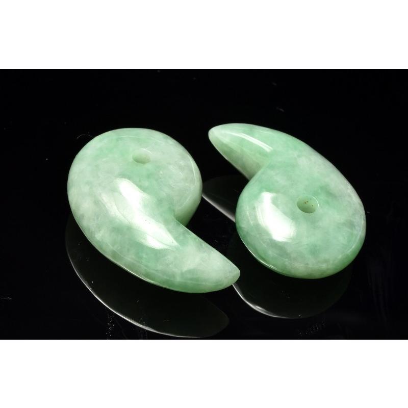 翡翠勾玉 高発色 翡翠(ジェダイト) 19-20x30-32mm 勾玉(トップ穴) ルース 1個