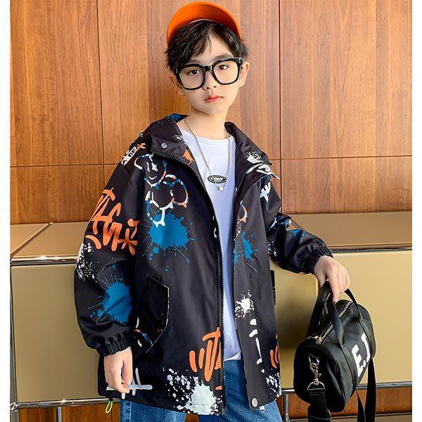 おトク ベビー服 シューズ ブルゾン アウター 上着 羽織り 白 黒 海外子供服 小学生 中学生 子供服 フード付きジャケット 春 薄手 長袖 ジャケット 原宿系 おしゃれ かっこいい ブラック ホワイト アメカジ キャラクター 総柄 フード 男の子 ジャンパー