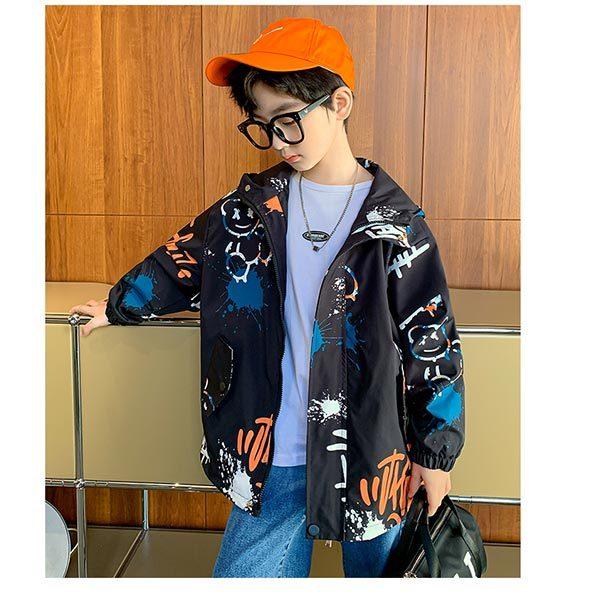 おトク ベビー服 シューズ ブルゾン アウター 上着 羽織り 白 黒 海外子供服 小学生 中学生 子供服 フード付きジャケット 春 薄手 長袖 ジャケット 原宿系 おしゃれ かっこいい ブラック ホワイト アメカジ キャラクター 総柄 フード 男の子 ジャンパー