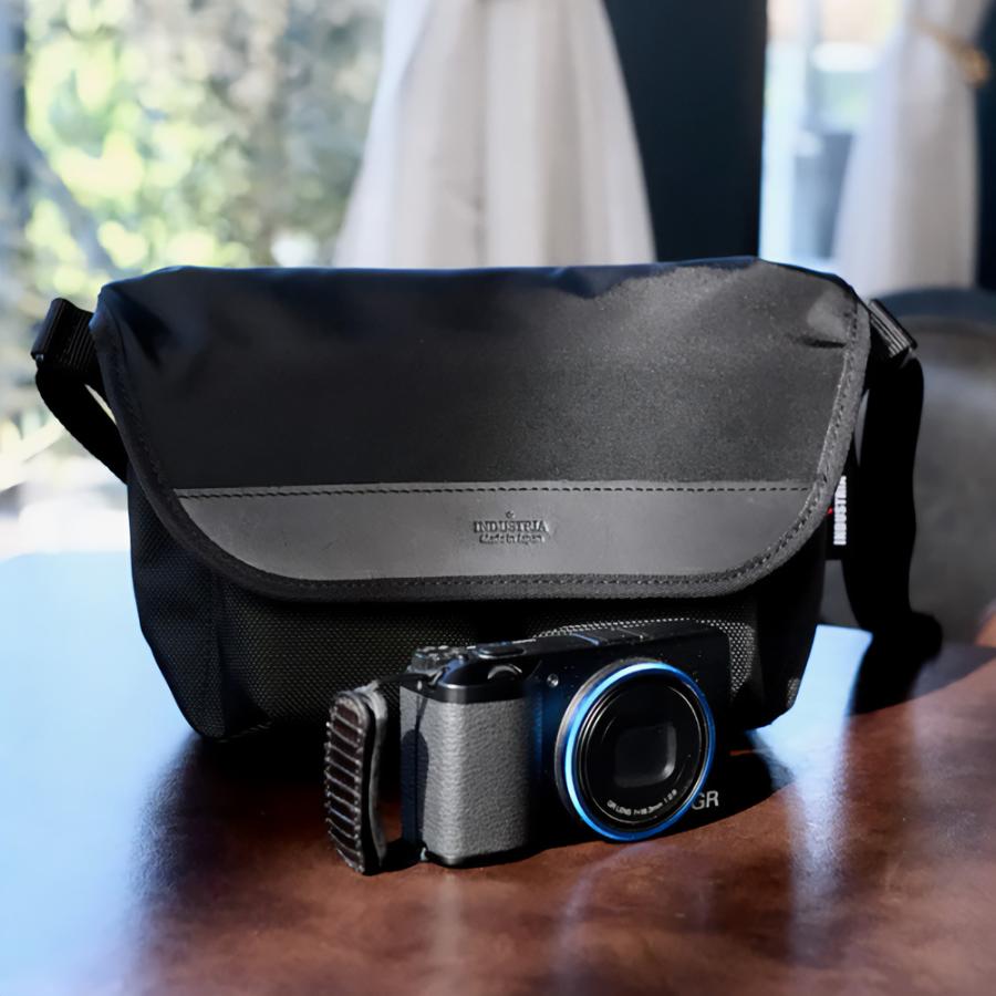 INDUSTRIA インダストリア 超軽量スナップショルダーバッグ２ コーデュラ ECO、Air使用 IND-CS2 |  | 09
