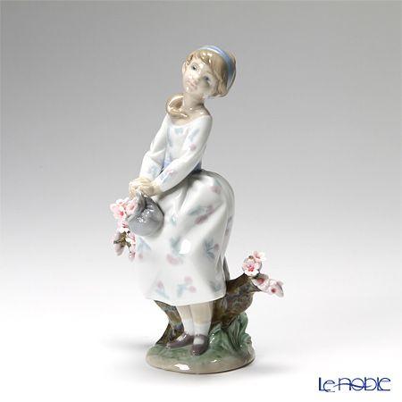 LLADORO リヤドロ 桜並木をぬけて LLADRO（リヤドロ） 並行輸入品 桜並木をぬけて 08352 : ブランド洋食