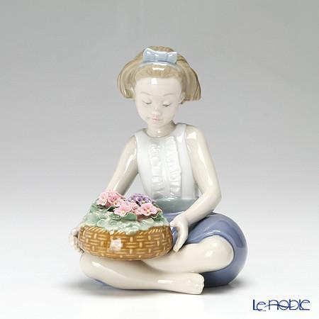 LLADRO 並行輸入品 リヤドロ どこに飾ろうかな 08574 : ブランド洋食器