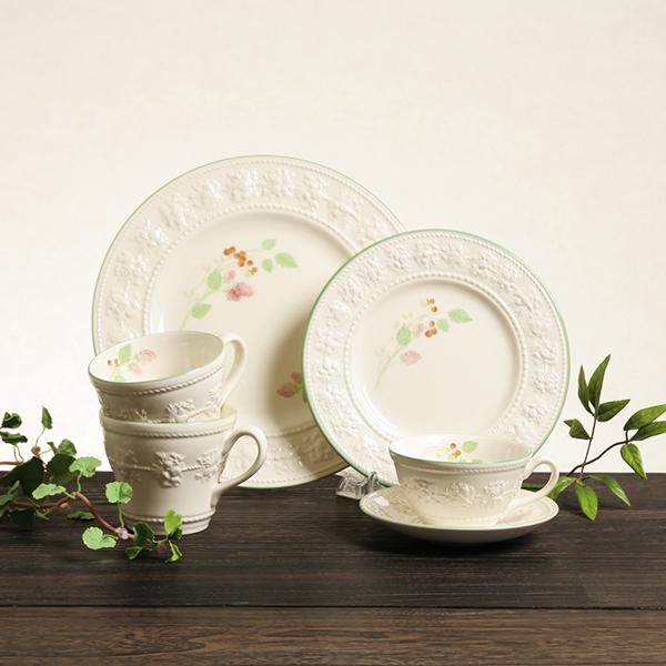 フェスティビティ 並行輸入品 ウェッジウッド Wedgwood プレート 21cm