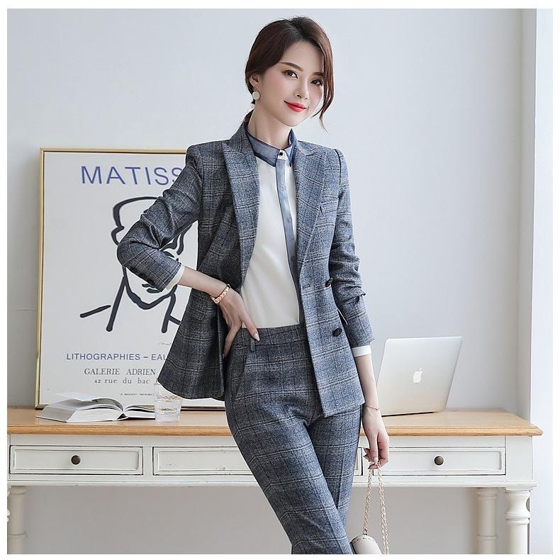 スーツ スニーカー 女性 就活