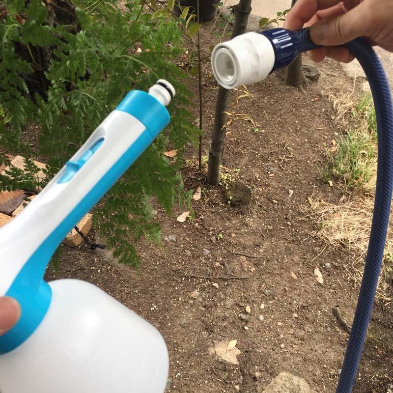 【訳あり特価】施肥と水やりが同時にできる散水ノズル　らくらく液体肥料スプレイヤーAQUA+ トヨチュー　シャワー ホース 庭 ガーデニング |  | 03