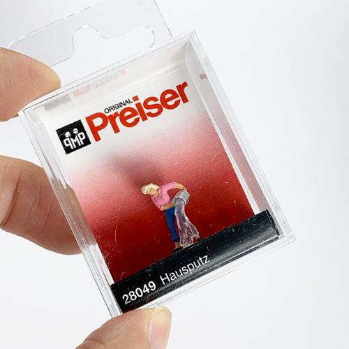 バケツで水をかける女性(28049)ミニチュア ジオラマ インスタ映え フィギュア |  | 03