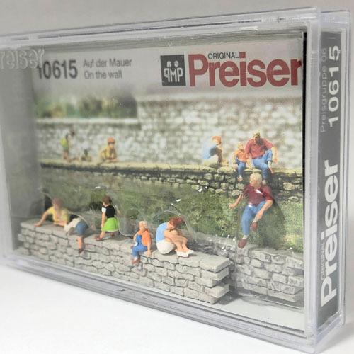 Preiser 1/87 ミニチュア ジオラマ フィギュア 石垣の上で遊ぶ人(10615) |  | 01