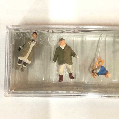 ミニチュア　家族で雪遊び1/87 (10310)　 Preiser　フィギュア ジオラマ 冬 ウィンター |  | 01