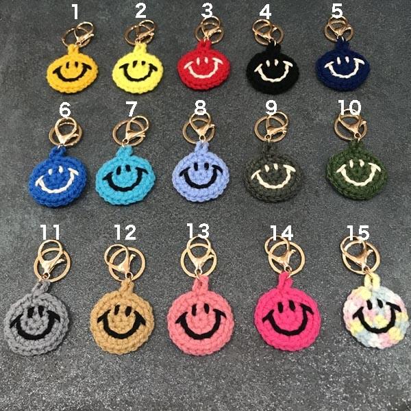 スニーカーキーホルダー　ニコちゃん　スマイル　ハンドメイド keyfacenew-1.jpg