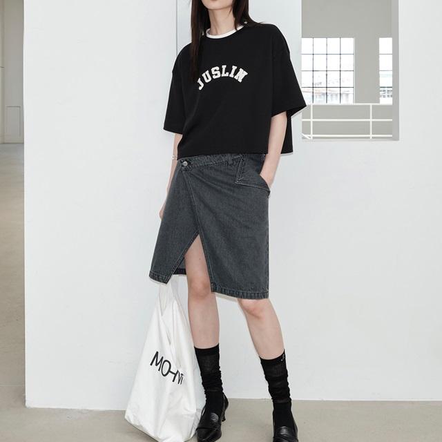 今季♡新品ショート丈ロゴTシャツ黒 Tシャツ ショート丈 レディース トップス tシャツ 半袖 ラウンドネック