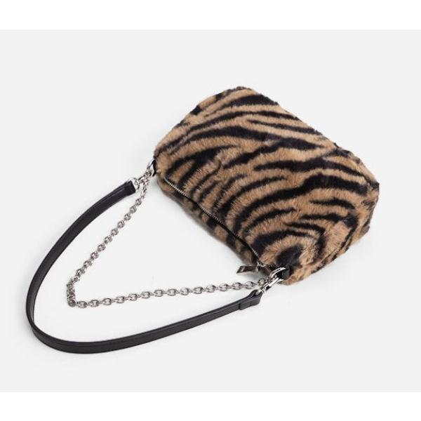 ⭐️美品⭐️ Ferragamo ミニパーティバック ハンドバック　ヒョウ柄　黒 ⭐️美品⭐️ Ferragamo ミニパーティバック ハンドバック ヒョウ柄 黒