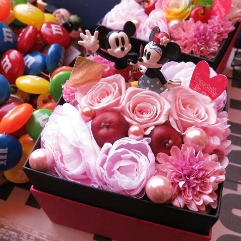 送別会 花束 ディズニー 花束風 ミッキー ミニー入り 箱開けてスマイル フラワーボックス プリザーブドフラワー入りギフト Box Nomaru Minimi 005 フラワーガーデンリーブス 通販 Yahoo ショッピング