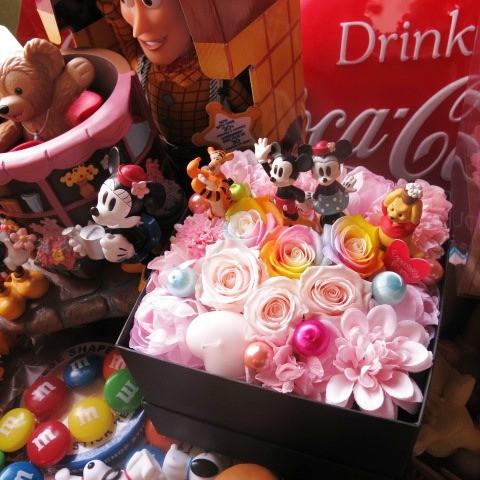 誕生日プレゼント 彼女 プーさん ティガー ミッキー ミニー入り 花束風 プレゼント 箱開けてスマイル ボックス入り プリザーブドフラワー入りギフト Box Pre Rain3 Pink3 Miminiphootiger 001 フラワーガーデンリーブス 通販 Yahoo ショッピング