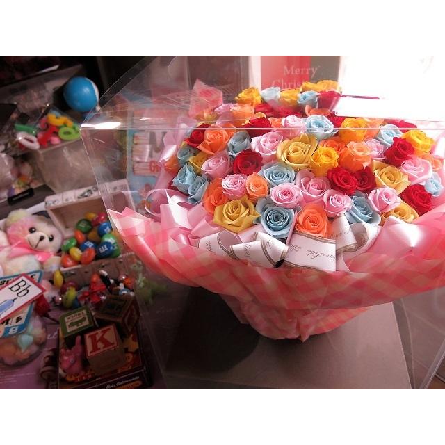 プロポーズ バラ 花束 100本 プリザーブドフラワー プロポーズ バラ 100本 カラフルローズ 枯れない 花束風 置いて飾れるアレンジメントタイプ_4