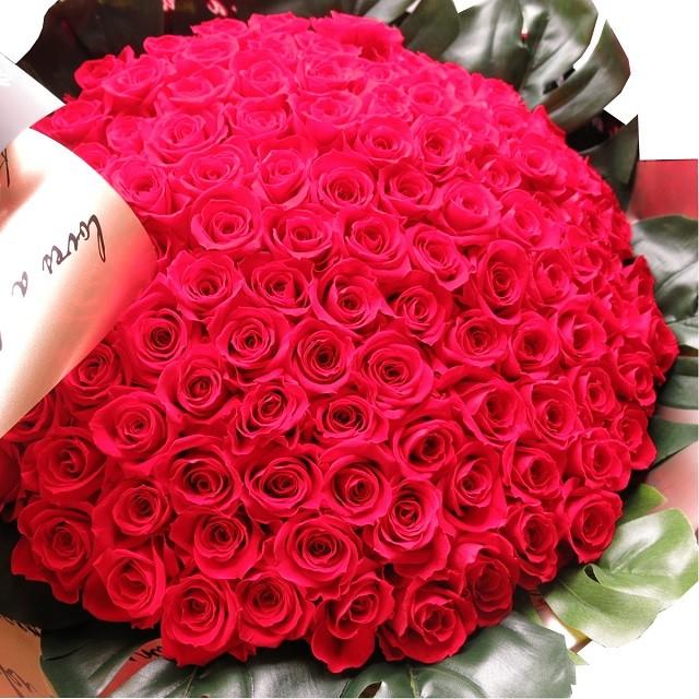 プロポーズ 赤バラ 100本 花束 プリザーブドフラワー プロポーズ おすすめのフラワーギフト プレゼント先へのお届け 配送日指定も可能です 花束、アレンジメント