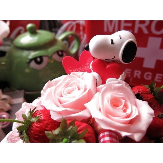 結婚祝い スヌーピーハート 花 プリザーブドフラワー入りアレンジメント フラワーケーキ ケース付 Pre Cake Snoopyheart 002 フラワーガーデンリーブス 通販 Yahoo ショッピング