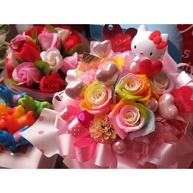 発表会 キティ入り 花束風ギフト キティちゃん付き レインボーローズ プリザーブドフラワー入り ケース付き キティ柄はおまかせ Pre Rain5 Kitty Casu 004 フラワーガーデンリーブス 通販 Yahoo ショッピング