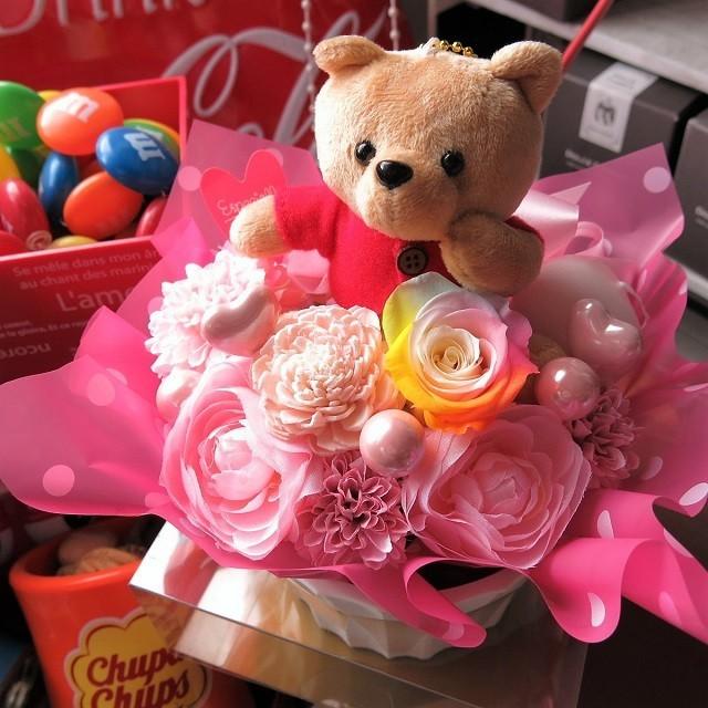 お誕生日 プーさんぬいぐるみ入り レインボーローズ 花束風 ギフト プリザーブドフラワー入り ケース付き プーさん柄 カラーはおまかせです Pusan Rainbow1 Case 002 フラワーガーデンリーブス 通販 Yahoo ショッピング