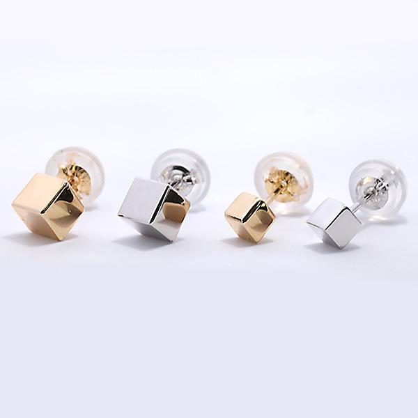 キューブピアス 18金 セカンドピアス キャッチ付 四角 立方体 大きめ