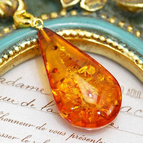 琥珀ペンダントトップ 黄金の花びらのようなグリッターきらめく大粒琥珀 豊富な品