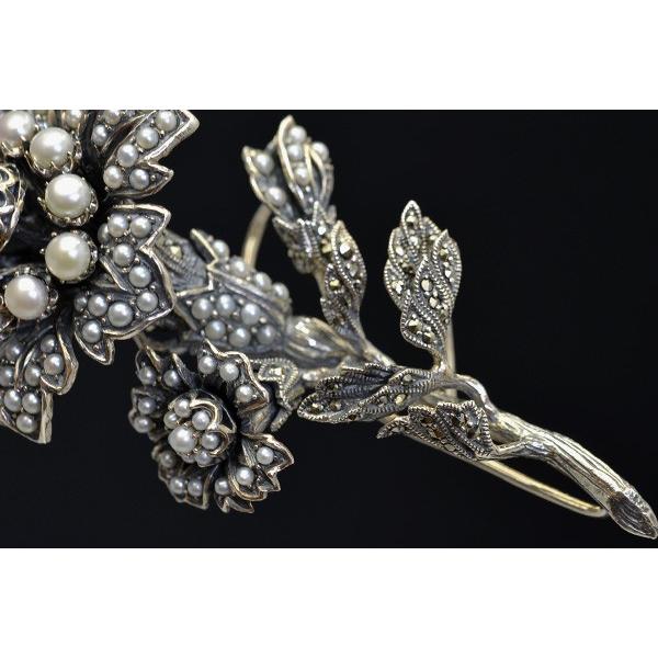 碌山 シードパールフラワーブローチ たっぷりのパールをあしらった