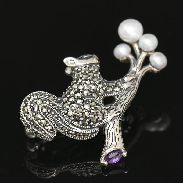 碌山 アメジスト シードパール りす ブローチ 枝をつたうキュートな小