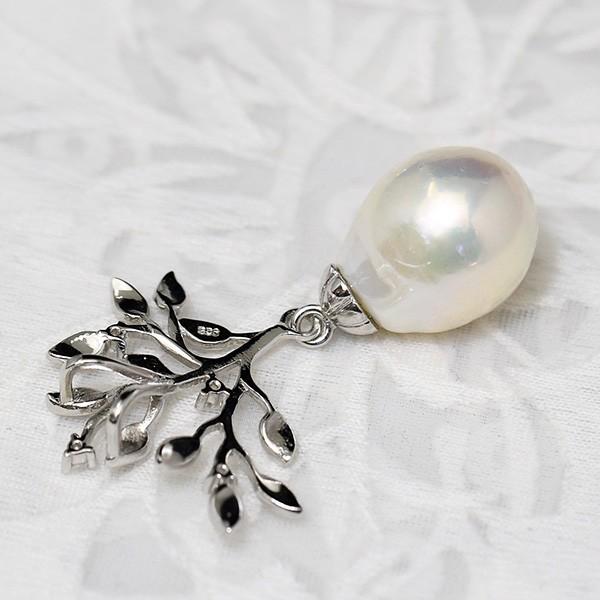 11-12mm バロック ホワイト 淡水真珠 リーフ ペンダントトップ
