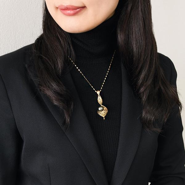 K18YG 11mm 黒蝶真珠 プレアチェーン ペンダント 繊細なデザイントップ