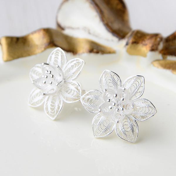 フィリグリー フラワー ピアス 美しい手仕事の繊細な銀線細工 ジョグ