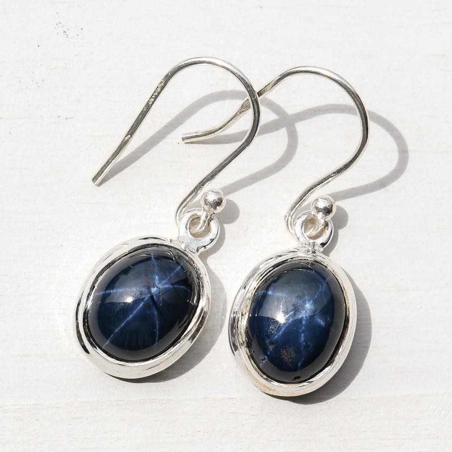 ブルーサファイアピアス ブルー スターサファイア ピアス イヤリング 光の下で現れる美しい